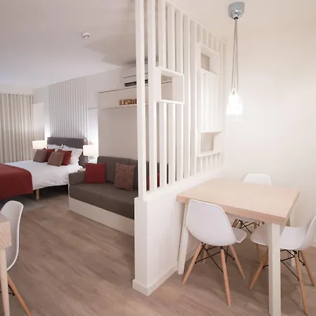 Almada Wine House - Tourism