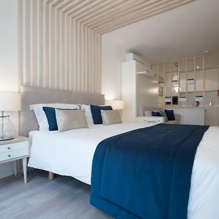 Almada Wine House - Tourism *