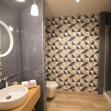 Almada Wine House - Tourism *