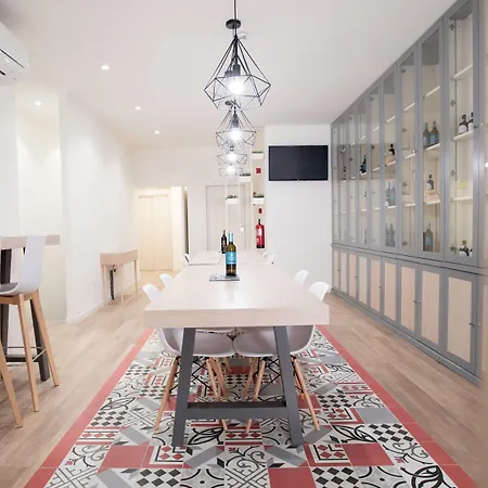 Almada Wine House - Tourism