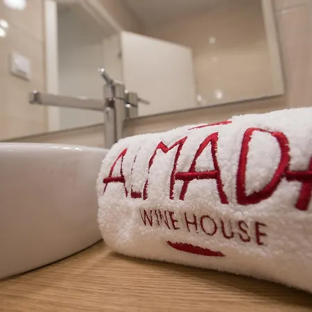 Almada Wine House - Tourism דירה
