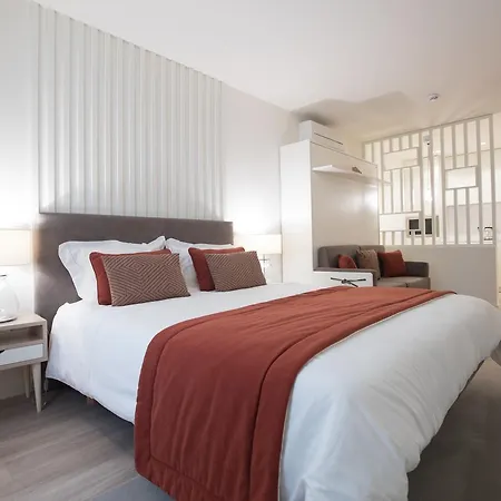 Almada Wine House - Tourism