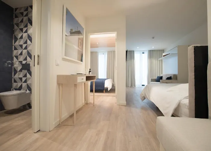 Almada Wine House - Tourism *