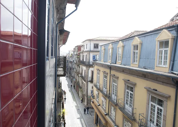 Almada Wine House - Tourism *