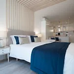 Almada Wine House - Tourism *