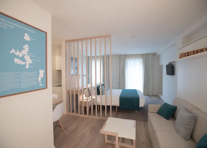 Almada Wine House - Tourism