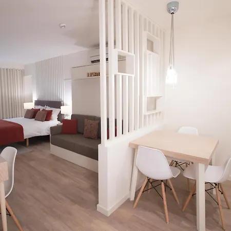 Almada Wine House - Tourism *