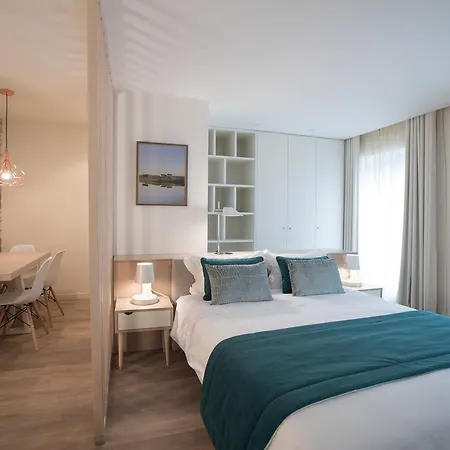 Almada Wine House - Tourism