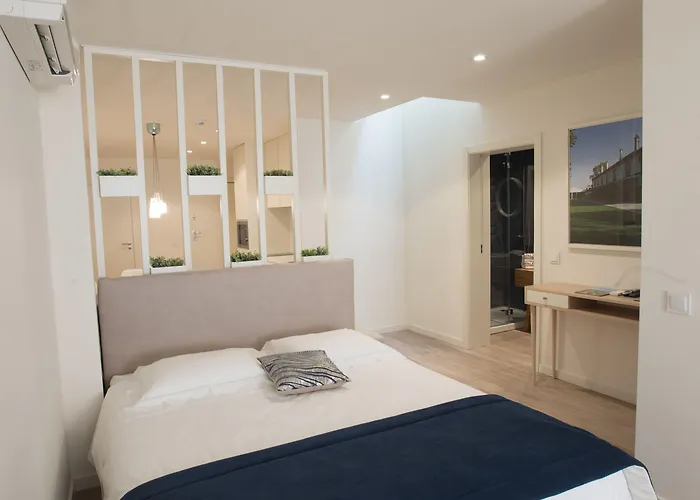 Almada Wine House - Tourism