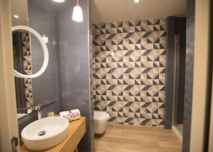 Almada Wine House - Tourism *